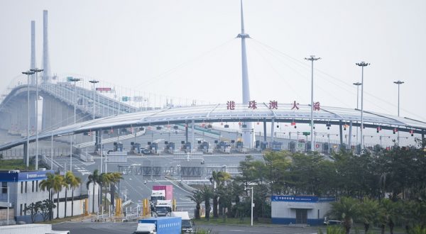 Cina, dal 2018 transitati 100 milioni di veicoli su ponte Hong Kong-Zhuhai-Macao