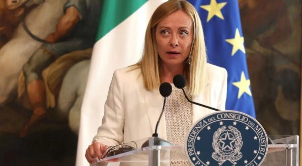 Meloni “Disoccupazione mai a livelli così bassi, avanti su questa strada”