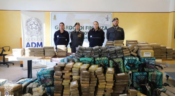 Genova, maxi sequestro all’interno del Porto di 2 tonnellate di cocaina