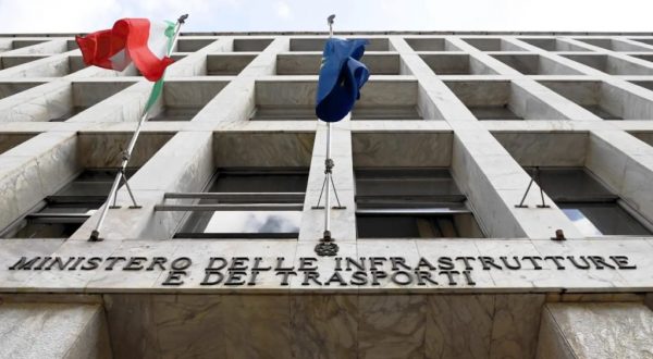 Mit “Nessun commissariamento dei porti italiani”