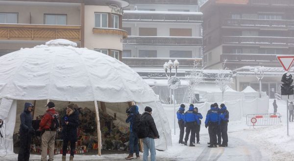 La vicesindaca di Crans Montana “Chiediamo scusa per le mancanze sui controlli”