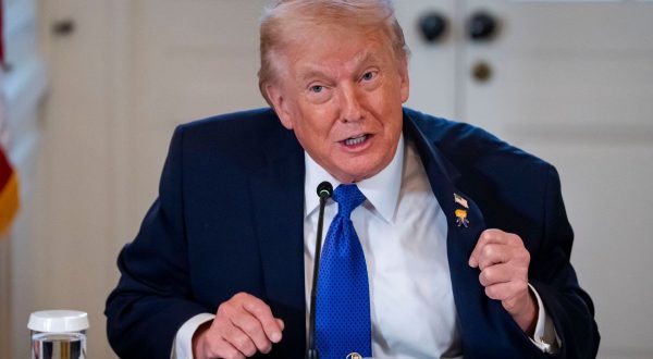 Iran, Trump ai manifestanti “Prendete le istituzioni, l’aiuto è in arrivo”