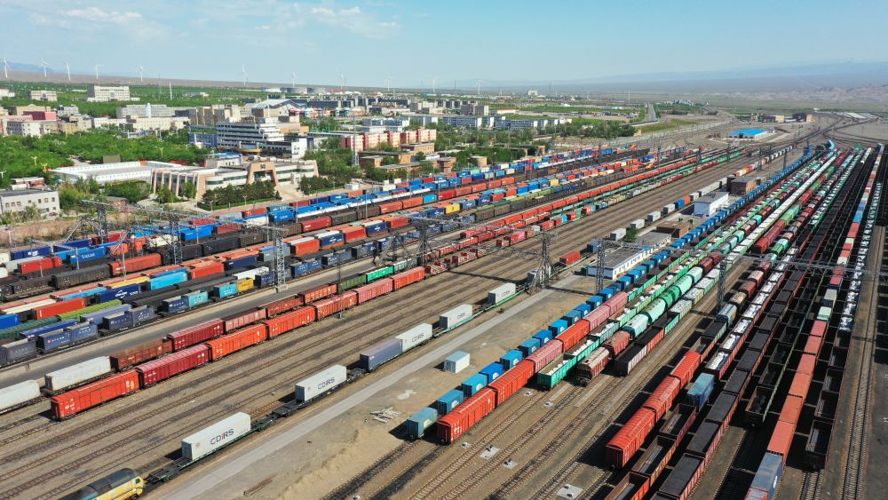 Cina, numero record di treni merci per l&rsquo;Europa dal porto di Alashankou