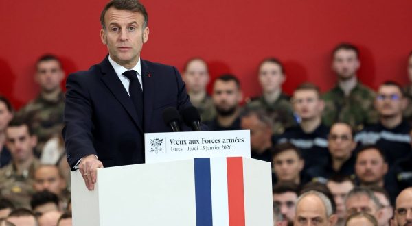 Groenlandia, Macron risponde a Trump “Minacce dazi inaccettabili”