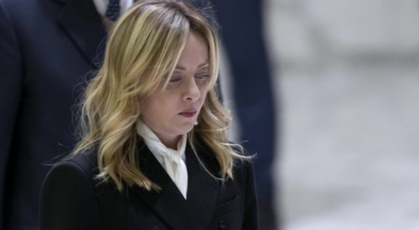 Premier Meloni visita il cimitero di Seul “Fianco a fianco per libertà e pace”