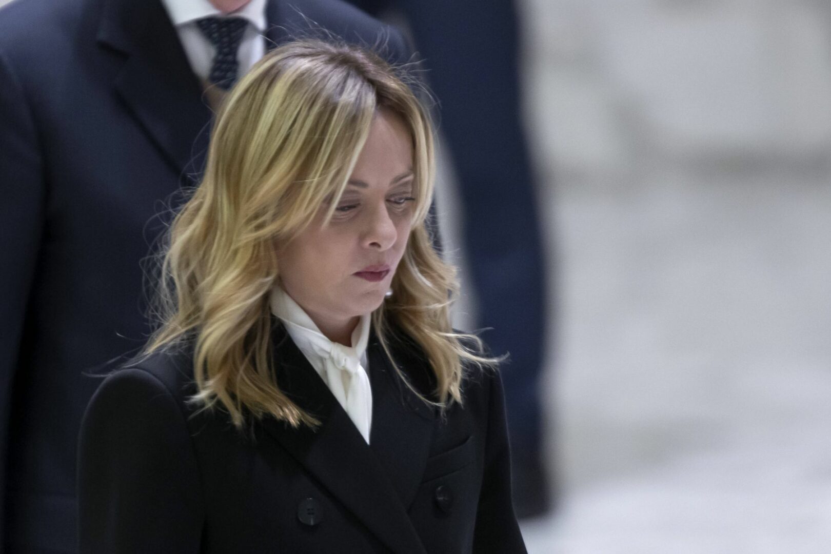 Premier Meloni visita il cimitero di Seul &ldquo;Fianco a fianco per libert&agrave; e pace&rdquo;