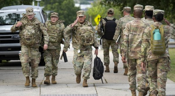 Il Pentagono allerta 1.500 soldati da schierare in Minnesota