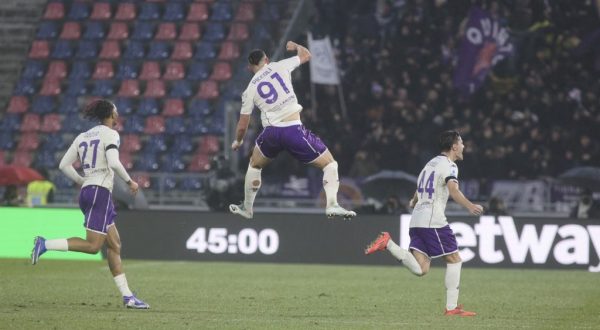 La Fiorentina sbanca Bologna, 2-1 nel ricordo di Commisso