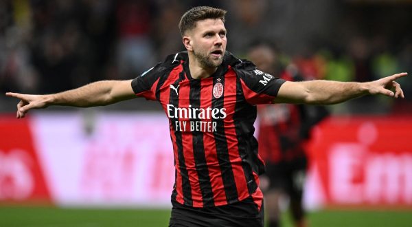 Ci pensa Fullkrug, il Milan batte il Lecce ed è a -3 dall’Inter