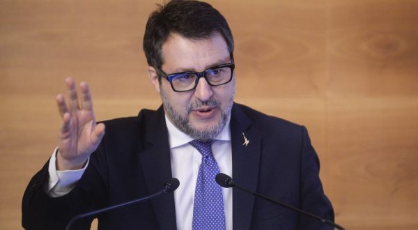 Salvini “Dl sicurezza in lavorazione, divieto lame soprattutto per giovani”