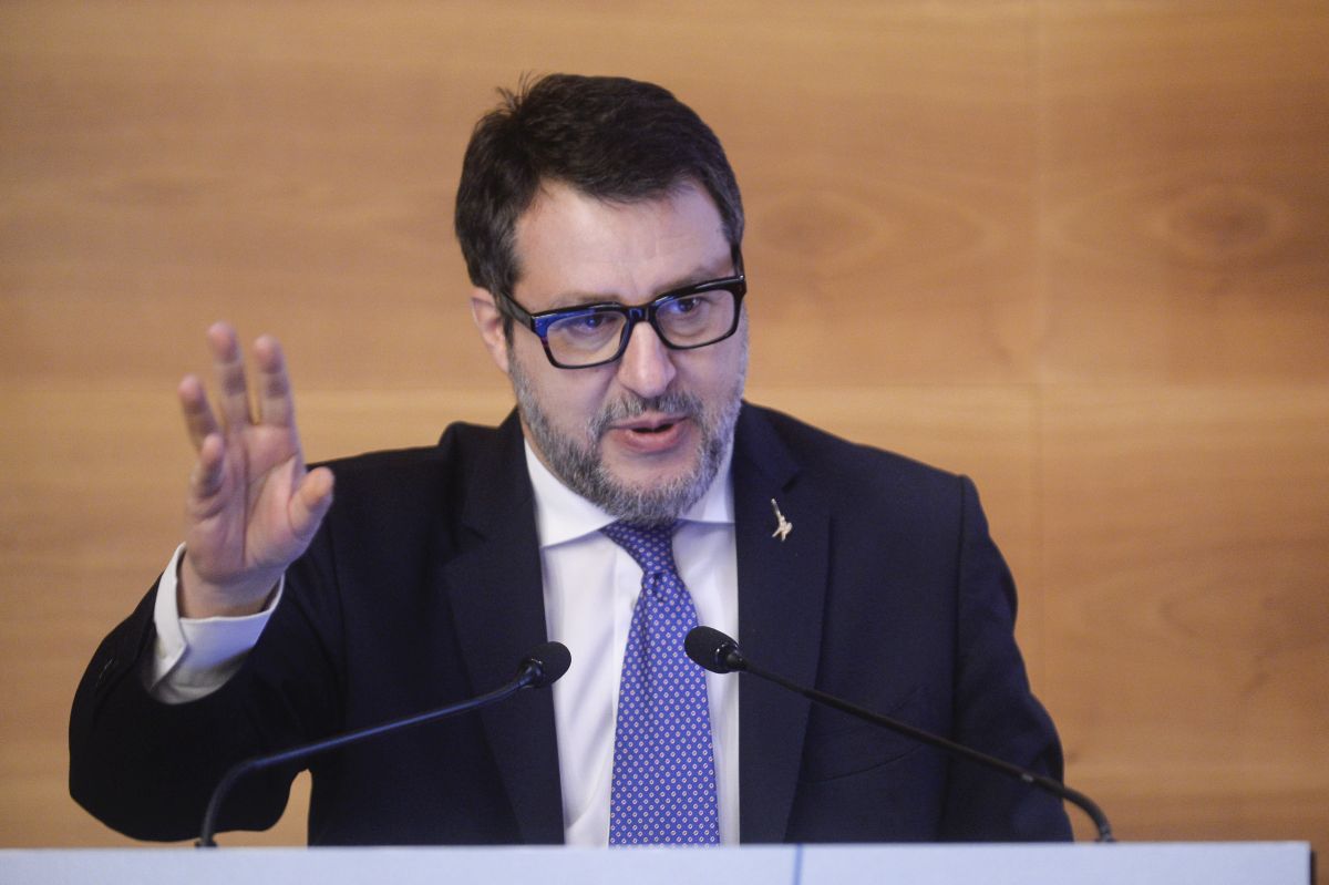 Salvini &ldquo;Dl sicurezza in lavorazione, divieto lame soprattutto per giovani&rdquo;