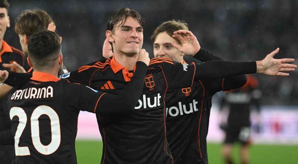 Lazio a picco all’Olimpico, il Como domina per 3-0