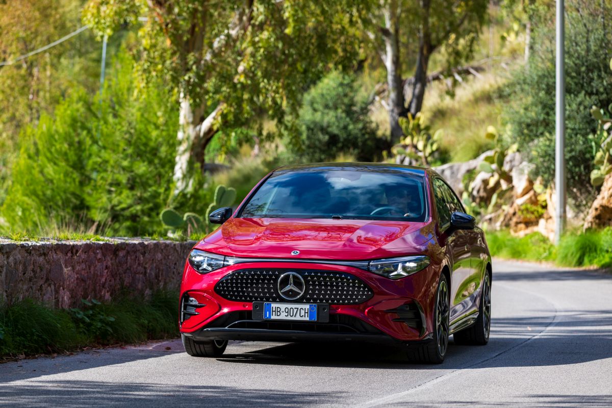 Mercedes-Benz CLA, l&rsquo;elettrica che ridefinisce l&rsquo;intelligenza su quattro ruote