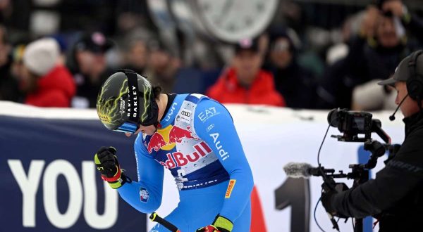 Franzoni trionfa a Kitzbuehel, Odermatt battuto sulla mitica Streif