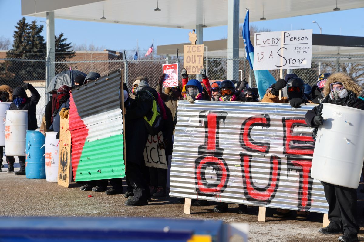 Minneapolis, uomo ucciso da agenti federali, governatore Walz &ldquo;Trump ritiri ICE&rdquo;