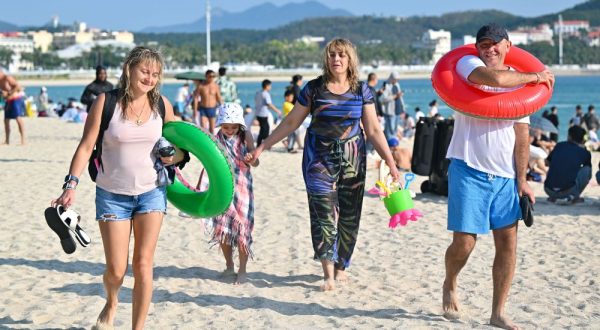 Cina, il turismo contribuisce per oltre un terzo al Pil di Hainan