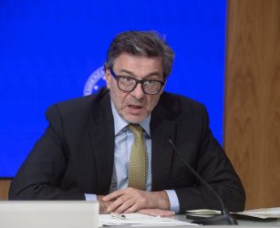 S&amp;P conferma per l&rsquo;Italia il rating e aumenta outlook, Giorgetti &ldquo;Lavoro paga&rdquo;