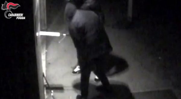 Foggia, smantellata la banda degli assalti con esplosivo agli Atm