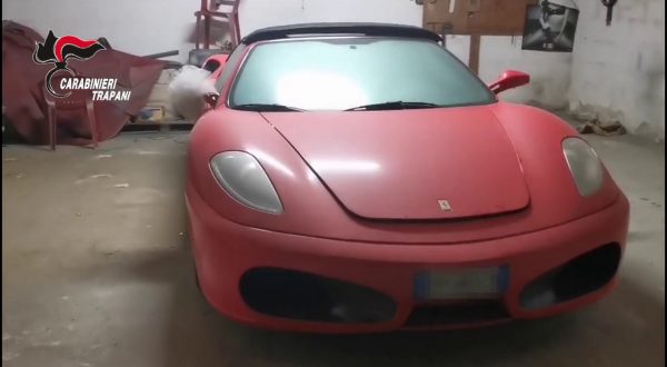 Trapani, arresti e sequestri per riciclaggio, droga e corruzione