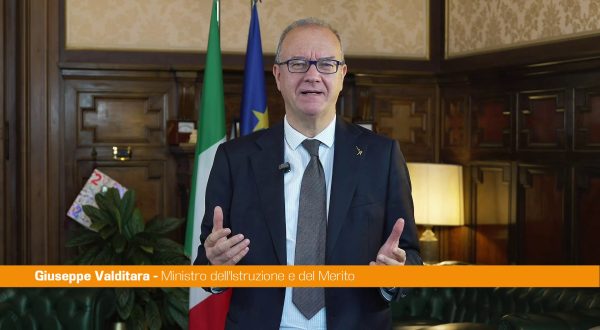 Valditara “Onorare la bandiera italiana nelle scuole”