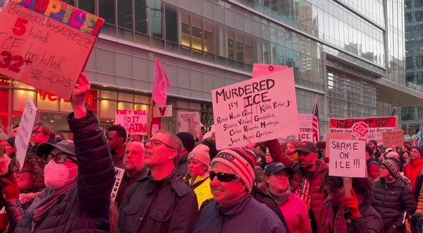 “No Fascist USA”: la protesta a New York contro Trump e l’ICE