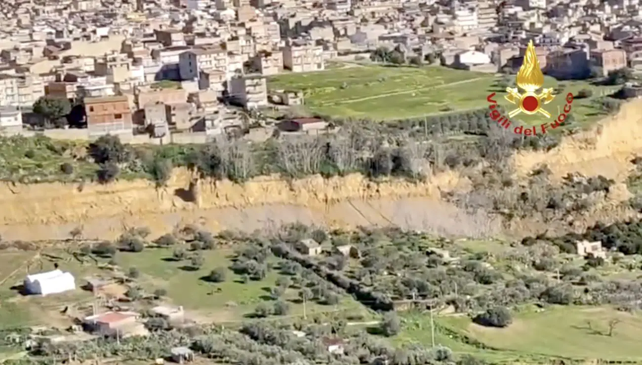 Maltempo, Meloni a Niscemi per una riunione operativa / Video