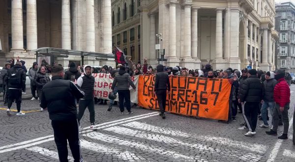 Napoli, oltre 200 manifestanti in piazza contro l’America’s Cup