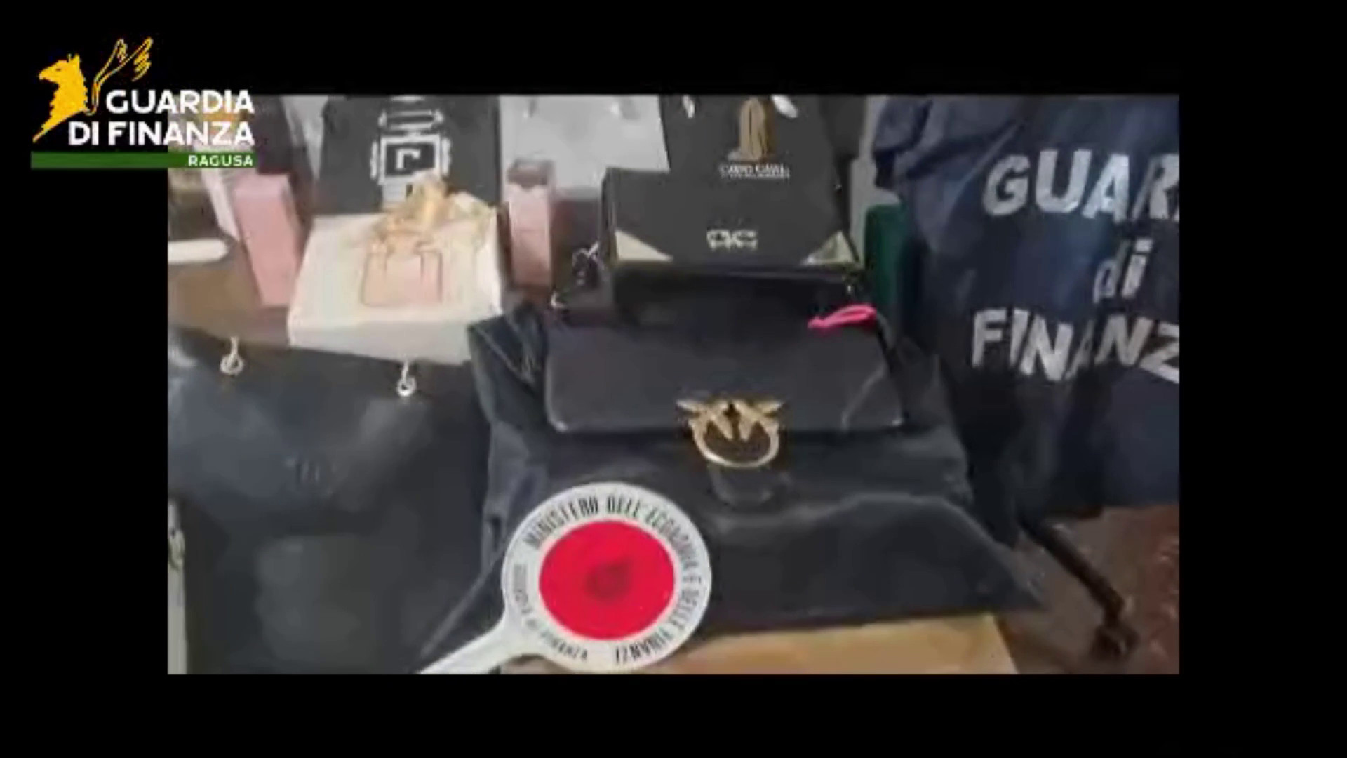 Vendita di capi contraffatti in diretta social, tre denunce nel Ragusano