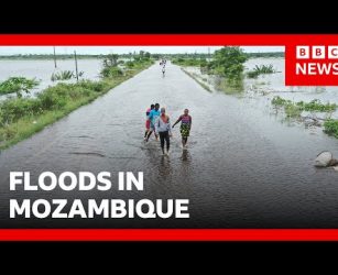'Worst floods in a generation' sweep Mozambique | BBC News