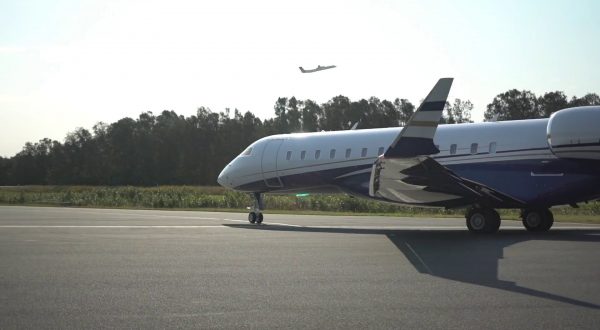 Regno Unito, al via un piano di investimenti per l’aviazione ecologica