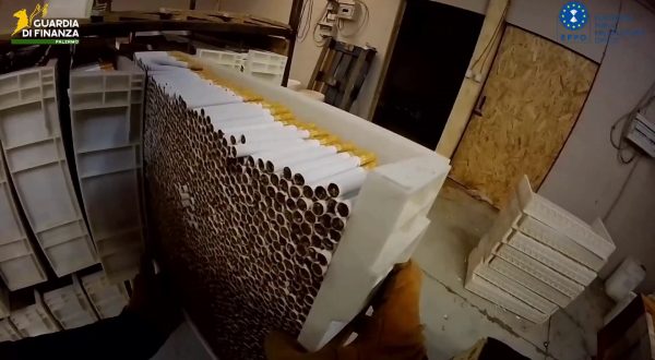 Sequestrato stabilimento per produzione clandestina di sigarette nel Padovano