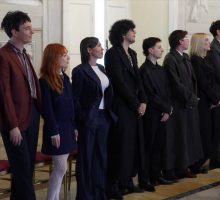 I cantanti di Sanremo intonano "Azzurro" al Quirinale davanti a Mattarella