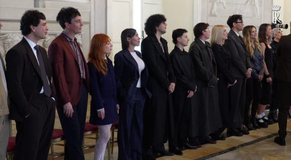 I cantanti di Sanremo intonano “Azzurro” al Quirinale davanti a Mattarella