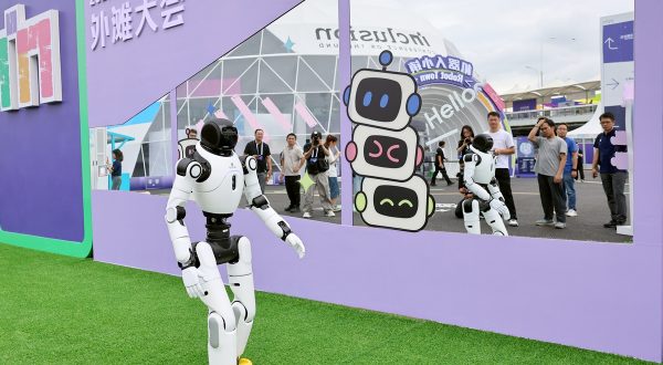 Shangai, obiettivo di crescita al 5% nel 2026