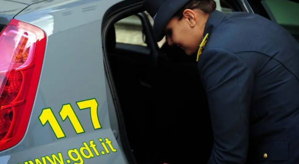 Maxi frode fiscale. Trasferiti all’estero 32.6 milioni, arrestato imprenditore