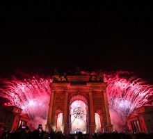 Mattarella in tram, poesia, musica e grandi star: parte Milano-Cortina