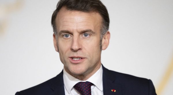 Macron “E’ il momento del risveglio europeo”
