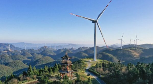 Cina, il 22% della produzione totale di elettricità da eolico e solare