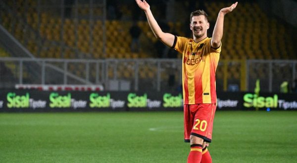 Cagliari-Lecce 0-2, tre punti salvezza per i salentini