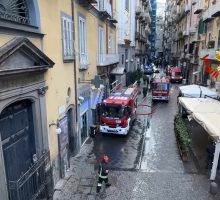 Fiamme in pieno centro a Napoli, coinvolto il teatro Sannazaro