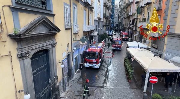 Fiamme in pieno centro a Napoli, coinvolto il teatro Sannazaro