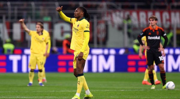 Leao risponde a Nico Paz, il recupero Milan-Como finisce 1-1