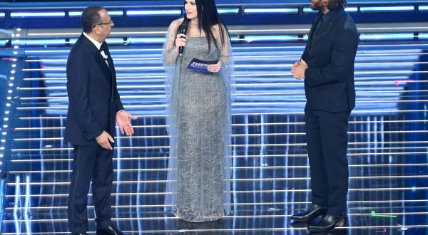 Da Tiziano Ferro a Can Yaman, al via Sanremo con omaggio a Baudo