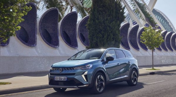 Renault Symbioz, spazio e tecnologia ibrida per la famiglia moderna