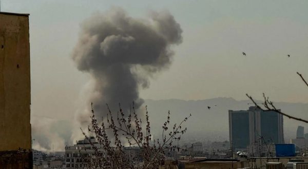 Israele e Usa lanciano attacco all’Iran, Trump “Operazione su larga scala”