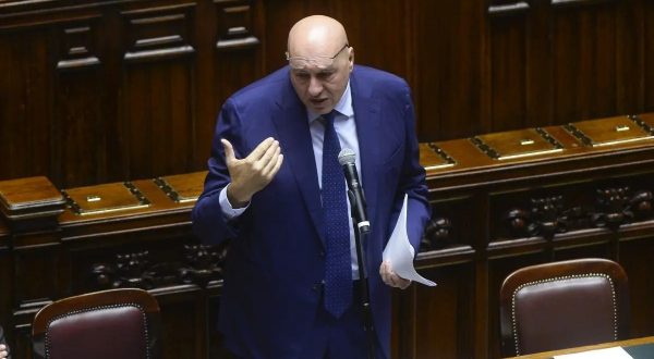 Iran, Crosetto “Dialogo continuo per evitare ogni spiralizzazione del conflitto”