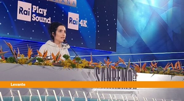 Sanremo, Levante “Con Gaia un bacio d’affetto, non una provocazione”