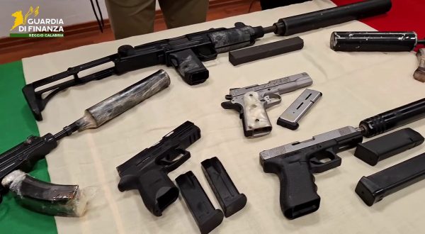 Armi ed esplosivi nella piana di Gioia Tauro, due arresti