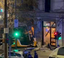 Tram deraglia a Milano, 2 morti e diversi feriti