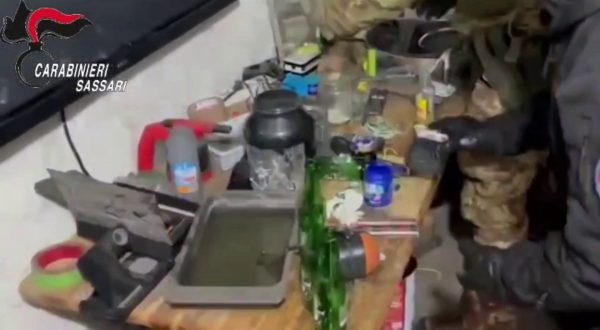 Armi, esplosivi e droga in casa, un arresto nel Sassarese